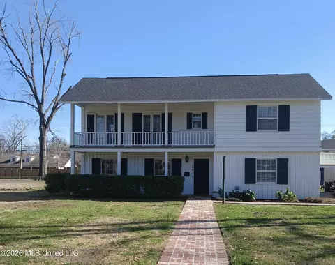 404 E Adams Ave, Greenwood, MS 38930