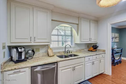 Kitchen - 5212 Hialeah Dr, Jackson, MS 39211 photo 2 of 5