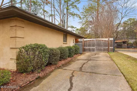 Exterior - 5212 Hialeah Dr, Jackson, MS 39211 photo 2 of 8