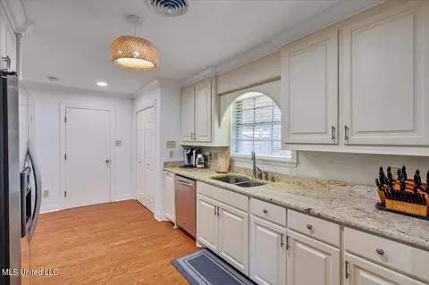 Kitchen - 5212 Hialeah Dr, Jackson, MS 39211 photo 1 of 5