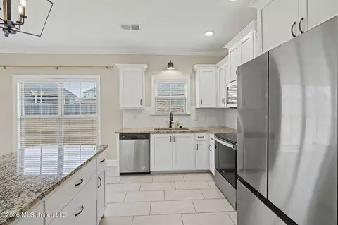 Kitchen - 1567 Eden Loop, Hernando, MS 38632 photo 3 of 3