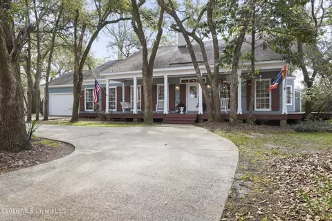 22479 Glad Acres Rd, Pass Christian, MS 39571