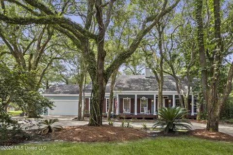 22479 Glad Acres Rd, Pass Christian, MS 39571