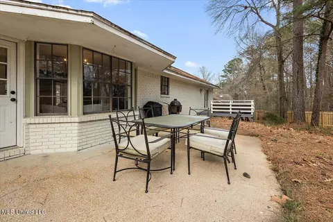 Exterior - 231 Stonecastle Dr, Brandon, MS 39047 photo 2 of 9