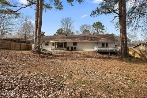 Exterior - 231 Stonecastle Dr, Brandon, MS 39047 photo 6 of 9