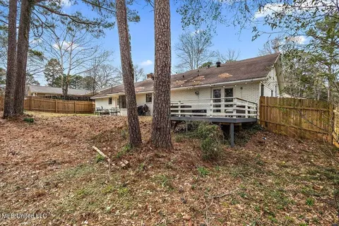 Exterior - 231 Stonecastle Dr, Brandon, MS 39047 photo 5 of 9