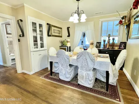 Dining - 4124 Griffin St, Moss Point, MS 39563 photo 3 of 3