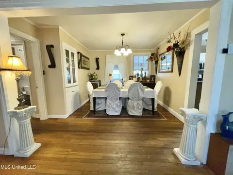 Dining - 4124 Griffin St, Moss Point, MS 39563 photo 1 of 3