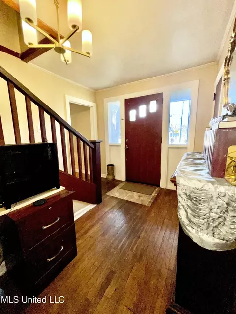 Entry Way - 4124 Griffin St, Moss Point, MS 39563 photo 3 of 6