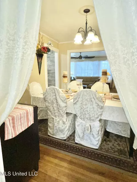 Dining - 4124 Griffin St, Moss Point, MS 39563 photo 2 of 3