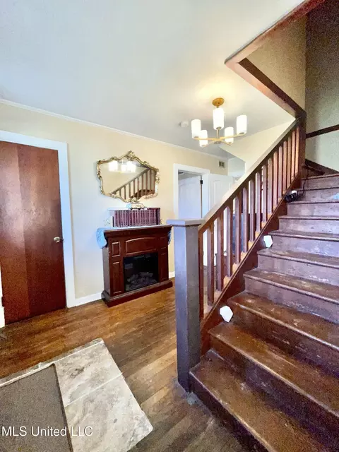 Entry Way - 4124 Griffin St, Moss Point, MS 39563 photo 2 of 6