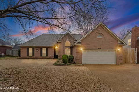 10141 Fox Chase Dr, Olive Branch, MS 38654