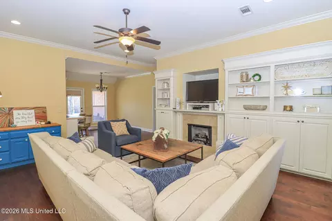 Living - 516 Glensview Dr, Brandon, MS 39047 photo 1 of 3