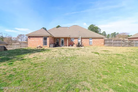 Exterior - 516 Glensview Dr, Brandon, MS 39047 photo 3 of 5