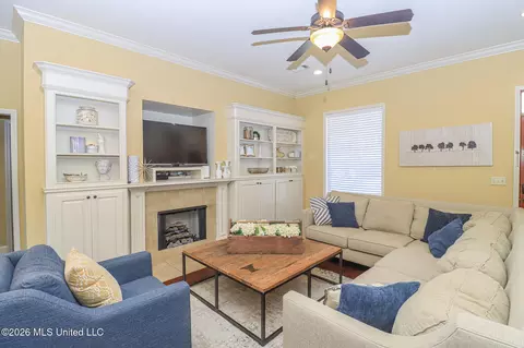 Living - 516 Glensview Dr, Brandon, MS 39047 photo 3 of 3