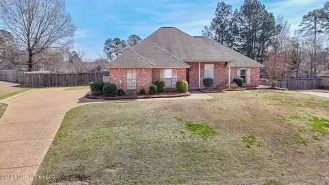 Exterior - 516 Glensview Dr, Brandon, MS 39047 photo 2 of 5