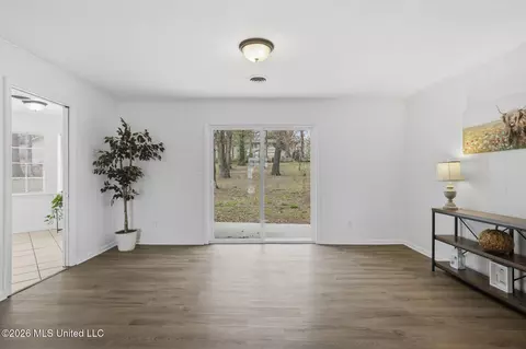 Living - 705 Pinehurst St, Clinton, MS 39056 photo 5 of 8