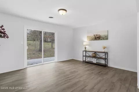Living - 705 Pinehurst St, Clinton, MS 39056 photo 6 of 8