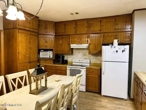 8 Chisholm Trl, Wiggins, MS 39577 photo 6
