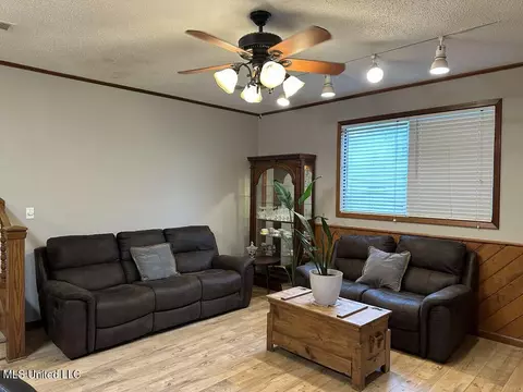 8 Chisholm Trl, Wiggins, MS 39577 photo 3