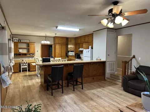 8 Chisholm Trl, Wiggins, MS 39577 photo 4