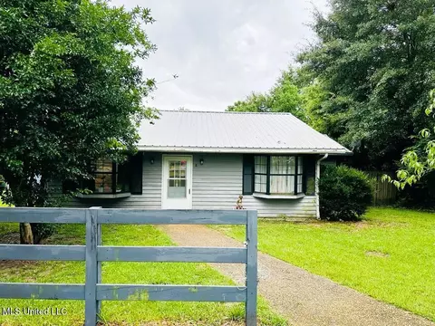 8 Chisholm Trl, Wiggins, MS 39577
