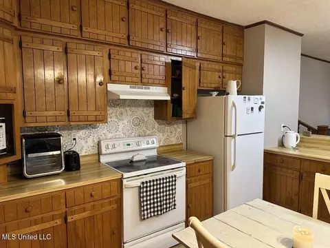 8 Chisholm Trl, Wiggins, MS 39577 photo 5