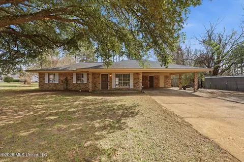 258 Twin Lakes Dr, Canton, MS 39046