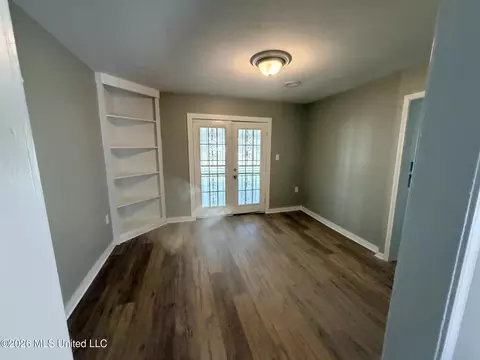 Living - 1514 Dorgan St, Jackson, MS 39204 photo 3 of 8