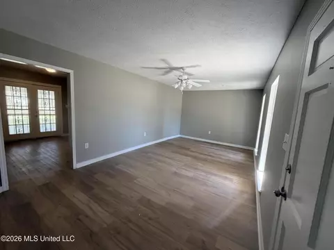 Living - 1514 Dorgan St, Jackson, MS 39204 photo 2 of 8