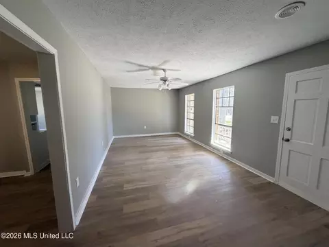 Living - 1514 Dorgan St, Jackson, MS 39204 photo 1 of 8
