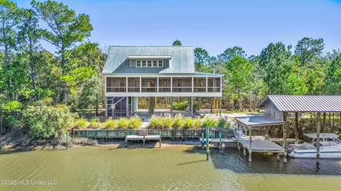 5081 Eastway Dr, Pass Christian, MS 39571
