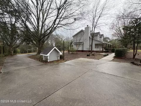 Exterior - 182 Blue Lakes Dr, Lucedale, MS 39452 photo 4 of 7