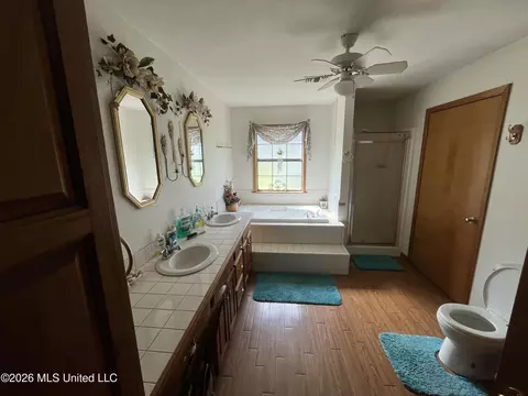 Bath - 112 Ronald Rd, Monterey, LA 71354 photo 1 of 2