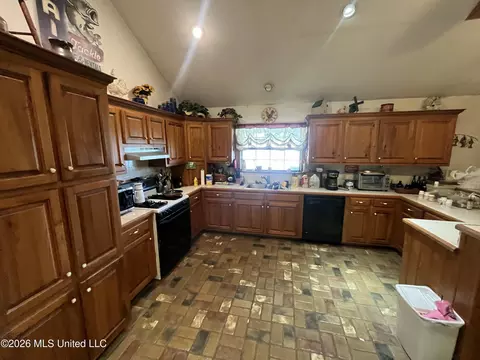 Kitchen - 112 Ronald Rd, Monterey, LA 71354 photo 2 of 2