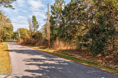 7737 Edgewater Blvd, Ocean Springs, MS 39564