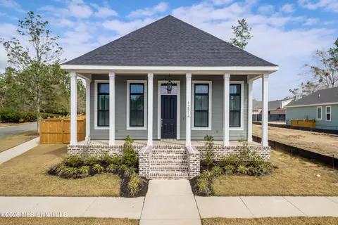 12514 Star Ln, Gulfport, MS 39503