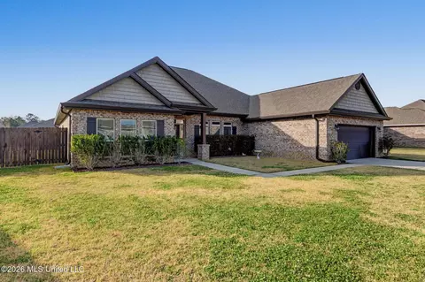 10589 Harvest Dr, Gulfport, MS 39503
