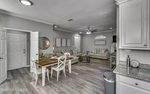 Dining - 202 Commonwealth Ave, Brandon, MS 39047 photo 3 of 3