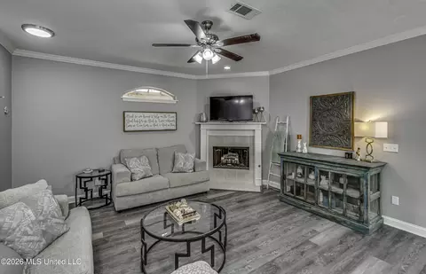 Living - 202 Commonwealth Ave, Brandon, MS 39047 photo 2 of 3