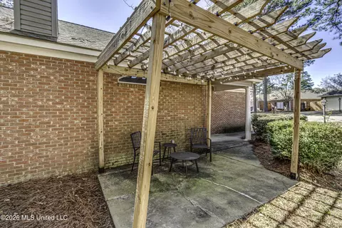 Exterior - 202 Commonwealth Ave, Brandon, MS 39047 photo 2 of 2