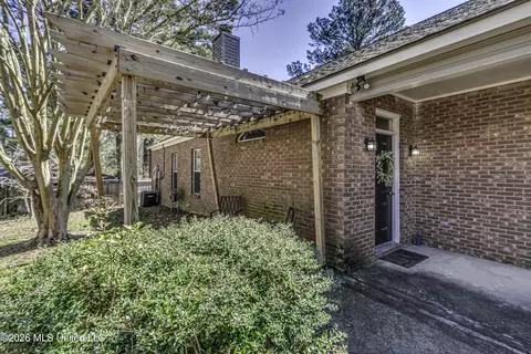 Exterior - 202 Commonwealth Ave, Brandon, MS 39047 photo 1 of 2