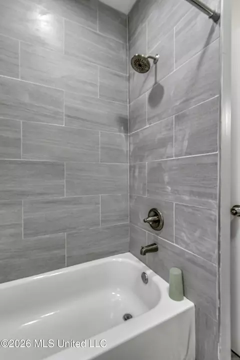 Bath - 202 Commonwealth Ave, Brandon, MS 39047 photo 5 of 5