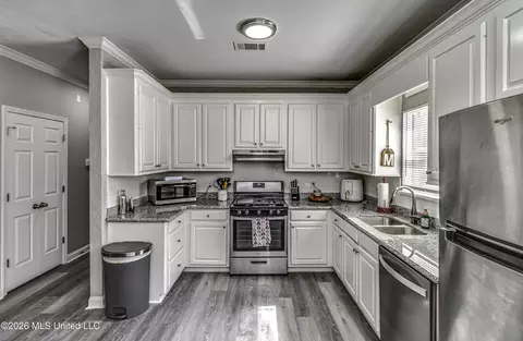 Kitchen - 202 Commonwealth Ave, Brandon, MS 39047 photo 1 of 6