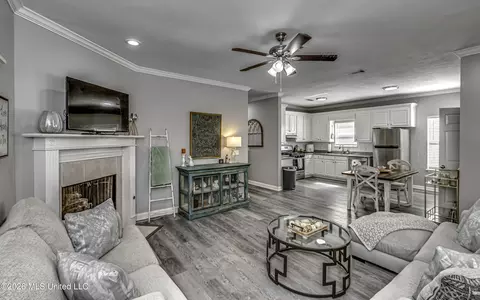 Living - 202 Commonwealth Ave, Brandon, MS 39047 photo 1 of 3