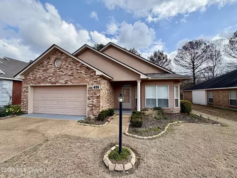 420 N Twin Lks, Clinton, MS 39056