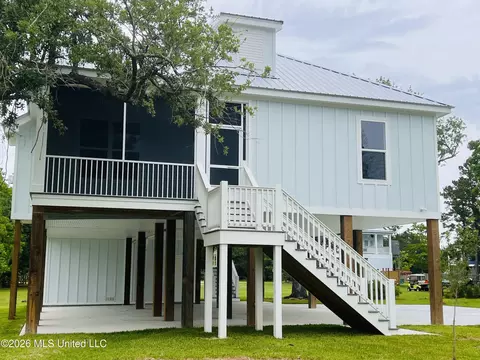206 Piney Ridge Rd, Waveland, MS 39576