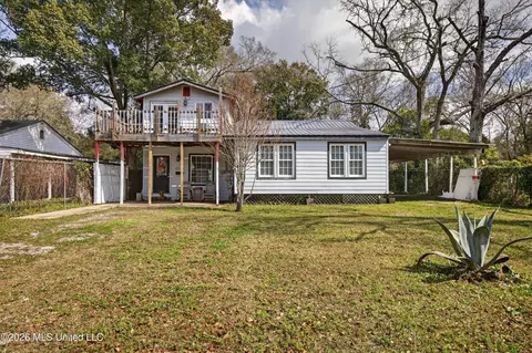 2210 8th St, Pascagoula, MS 39567
