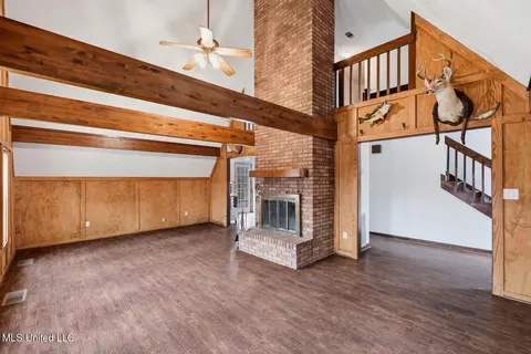 Living - 109 Springdale Dr, Terry, MS 39170 photo 2 of 3