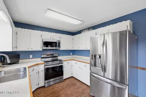 Kitchen - 109 Springdale Dr, Terry, MS 39170 photo 2 of 3